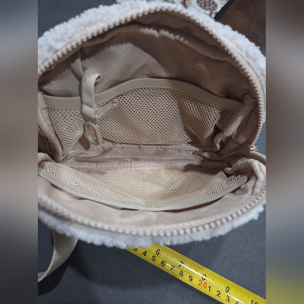 Lole Cream Sherpa Belt Bag - Picture 7 of 9